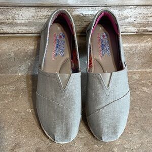 Skechers BOBS Size 8 Beige Slip-On with Memory Foam
